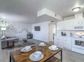 Vegas Getaway Near Strip! Sleeps 6!