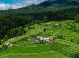 Santya Loka Lodge & Twin Waterfall