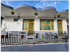 The Founder's Tribe, hotel v destinaci Bir