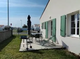 Maison rénovée Saint-Denis, proche océan, jardin, parking - FR-1-778-43