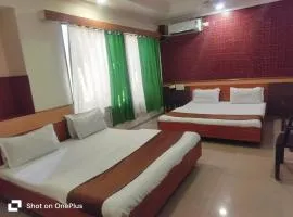 Hotel Om Park- Walkable distance from Temple