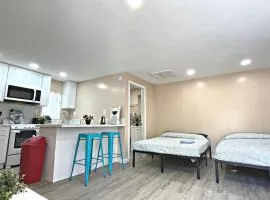 The Disney Hostel - Santa Ana - OC