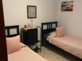 Habitacion doble con baño entrada privada para huéspedes