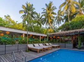 ARIA Beach, Ukulhas