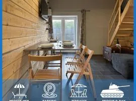 Hortansia apt rénové bien équipé avec terrasse aménagée jardin, parking privé, proche de la mer, près de Port en Bessin et Omaha Beach
