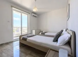 F9 Room 3, Private Room two single beds with shared bathroom in shared Flat