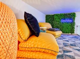 House with exclusive terrace in a private condo, khách sạn ở Porto