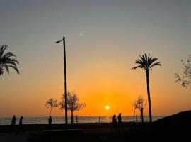 Apartamento premium a pie de playa, con 3 piscinas, mini golf y terraza, hotel en Salobreña