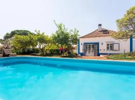 Cottage with Pool,Gourmet BBQ,Wood Oven&Games Barn