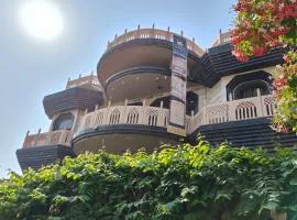 Naari Hotel & Home Stay