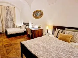 Marina Old Town Apartment with 1 free parking offsite