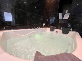 Escapade Détente avec Balnéo -043, hotel en Rouen