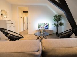 Fewomo, MoselSky, Stilvolle Dachgeschoss-Ferienwohnung mit Charme für 6 Personen, Hotel in Lieser