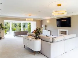 Riverside Bliss in Windsor, 5 Bed, Secure Parking