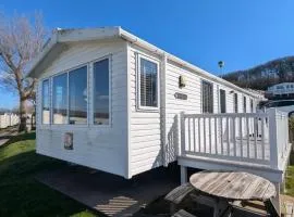 BEAUTIFULLY PRESENTED DOG FRIENDLY CARAVAN on VERY POPULAR LITTLESEA HOLIDAY HAVEN PARK WEYMOUTH