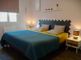 Au petit lieu-dit โรงแรมในAnglade