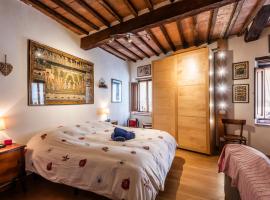 Apartment In The Medieval Village, hotel v destinaci Radicondoli