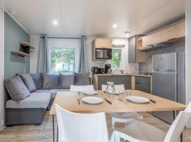 Mobil Home 150, hotel i Longeville-sur-Mer