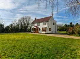 3BR Home in Scenic Countryside with Spacious Outdoor Area