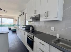 Camarque 92 - 3 Bedroom Apartment - 180 Degree Sea Views In Umdloti、ウムドロティのホテル