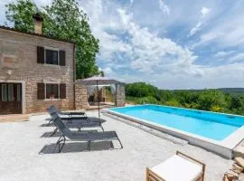 Holiday House with Private Pool Villa Ladybug