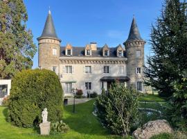 Ch&acirc;teau Philip, husdjursv&auml;nligt hotell i Saint-Genest-Lerpt