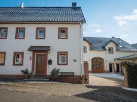 Ferienwohnungen Maijeschhof, hotel v destinaci Pelm