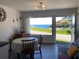 Studio rénové à 20m de la plage à Le Palais, bien équipé - FR-1-418-73