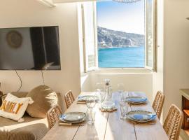 Family House Vue Mer, kh&aacute;ch sạn ở Menton