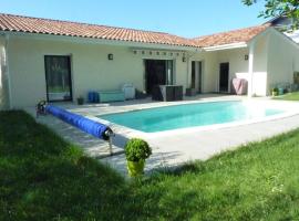 Villa avec piscine, hotel a BIQ