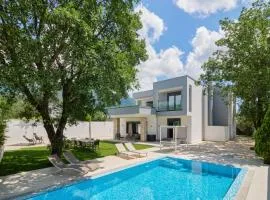 Villa Garden with Private Outdoor Pool