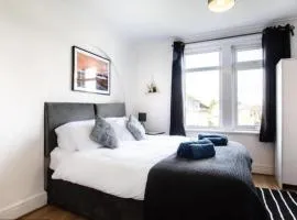 Central Swindon Comfort - 2 bed apart, high speed wifi, parking
