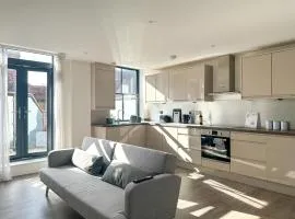 NEW - St James - City Centre Modern Apartment