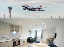 10 Min Drive to Airport - Free Parking - 15 min Bus ride - EV Charge available, apartment in Stanwell