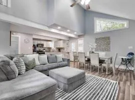 Modern Poconos Central Cozy 5BR Home Game Room