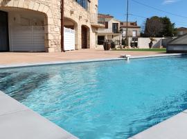 Villa Les Grenadines RDC, hotel i Mèze