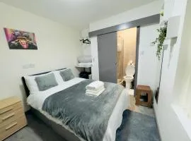 Flat 5 min From Stadium