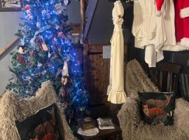 Travel Back in Time Fairy Cottage on the Cobbles an Experience Property, hotel económico em Haworth