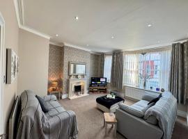 Park View Maisonette, Luxurious 3 bed holiday home, hotel in Whitley Bay