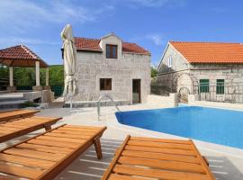 Stone House in Makarska with Pool & Mountain View, hotel in Župa Srednja