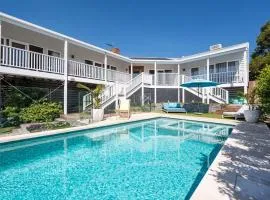 Mt Martha Coastal Retreat - Heated Pool Spa & Views