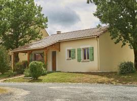 Bungalow in Lanzac near Dordogne River, Hotel in Lanzac
