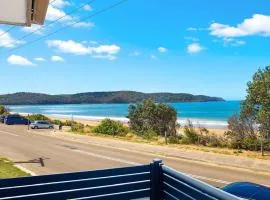 Sea Breeze Retreat - Beach Front