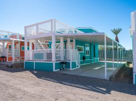 Happy Our! at Roadrunner Resort, hotel v destinaci Parker