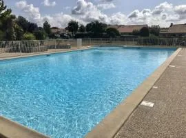 Maison rénovée près de la mer avec 2 piscines, parking et animaux acceptés - FR-1-364-174