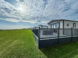 Luxury Lodge With Stunning Full Sea Views In Suffolk Ref 20234Bs