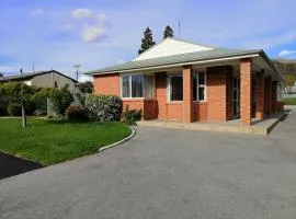 Lake Dunstan Trailhouse