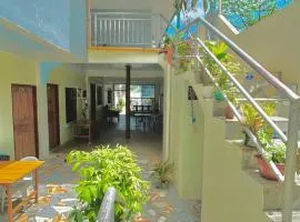 Carillo guest house、コロンのホステル