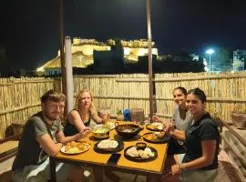 Incredible's Hostel & Safari