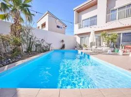 Aqua Villa with Pool, Sauna, and 100 inch 4K Projector, 5-minute walk from Fujitsu Park Sea